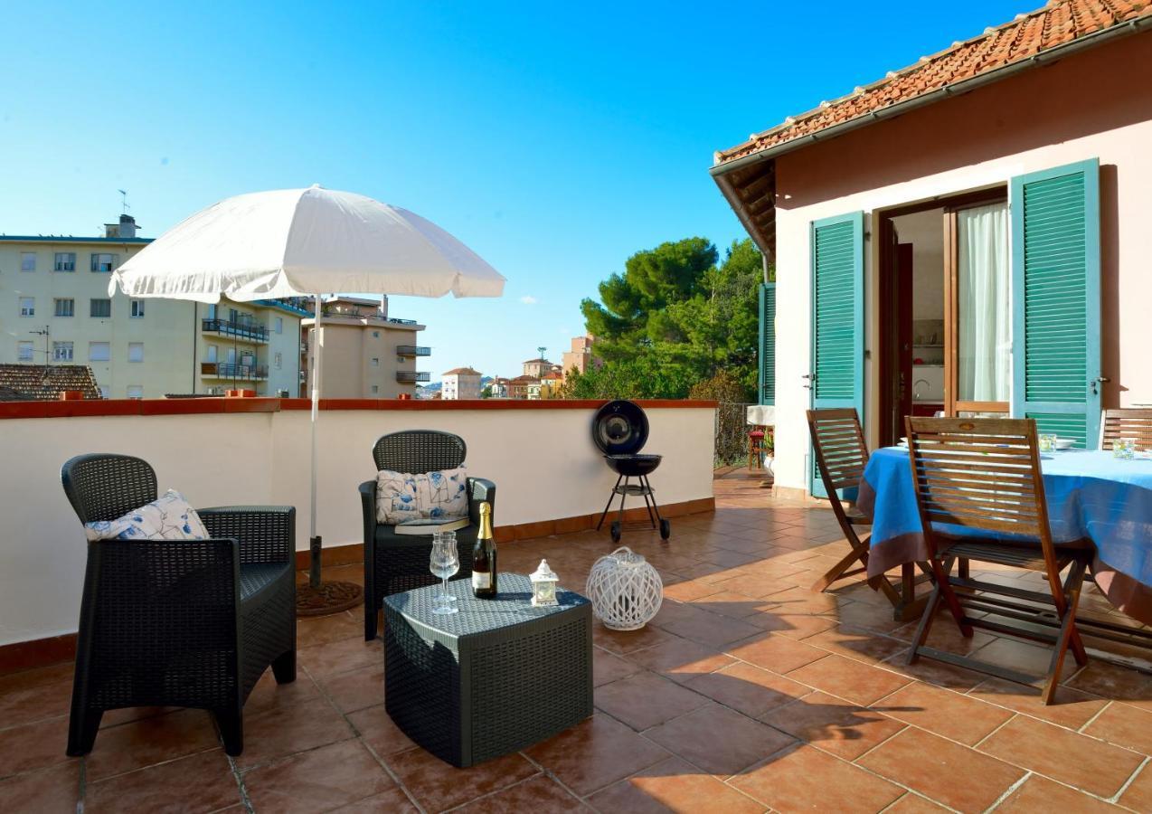 インペリア Casa Con Grande Terrazza, Ac, Wifi, Posto Auto E Vicino Al Mareヴィラ エクステリア 写真